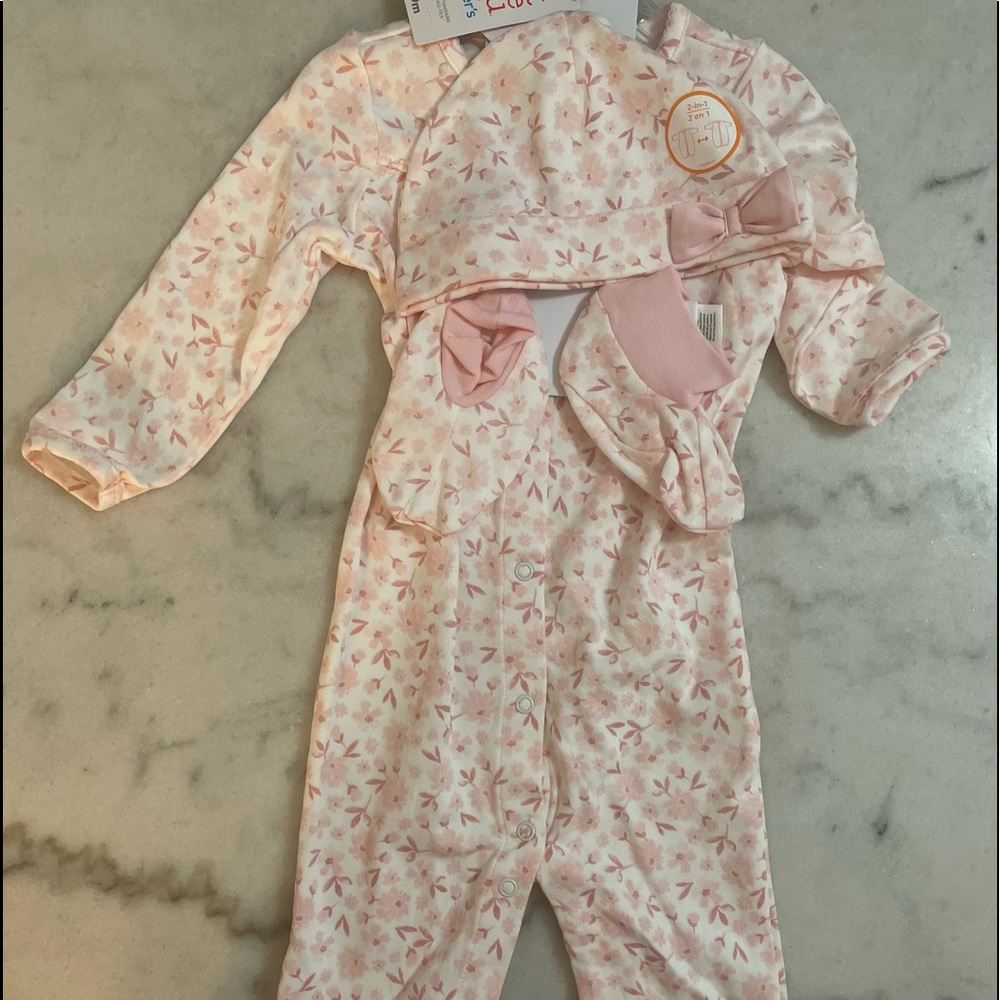 ⭐️ 3/ $25 Onesies 9M pink with white, 3 piece set